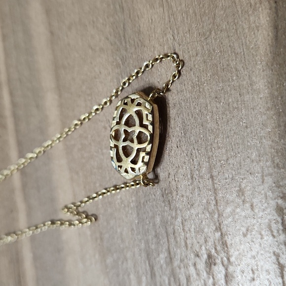 Lightly Used Kendra Scott Necklace - Picture 4 of 5